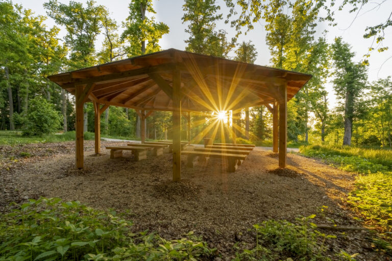 Pavillon bei Sonnenuntergang